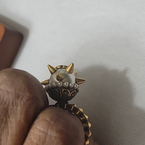 GUCCI SPIKE STUDDED SPIKED INTERLOCKING GG LOGO RING - Picture 10 of 11